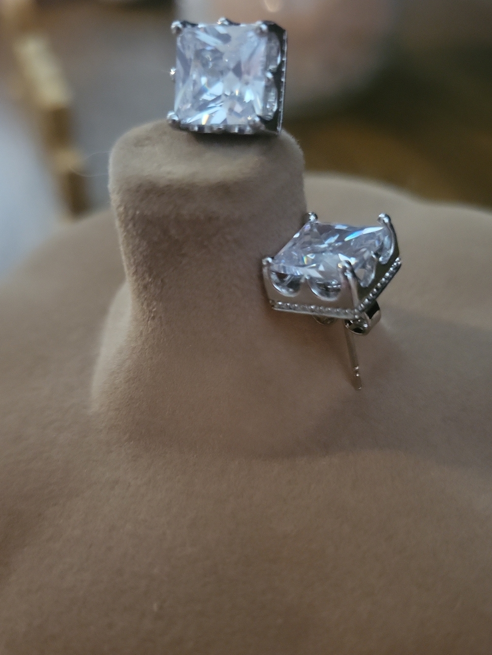 💎🩶 silver cubic zirconia square stud earrings! - Picture 4 of 6